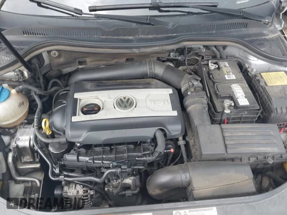 ✅ 2014 Volkswagen CC Sport • VIN: WVWBN7AN8EE500804 • Lot: 42667060. Wystawiony na IAAI z przebiegiem 213 893 mil. Bezpłatny archiwum sprzedaży aukcyjnych z USA i szczegółowy raport historii pojazdu na DreamBid. Zdjęcie 10.