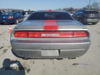 ✅ 2013 Dodge Challenger Rallye Redline • VIN: 2C3CDYAG3DH660180 • Lot: 42725325. Wystawiony na Copart z przebiegiem 233 464 mil. Bezpłatny archiwum sprzedaży aukcyjnych z USA i szczegółowy raport historii pojazdu na DreamBid. Zdjęcie 6.