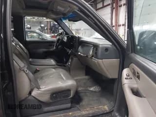✅ 2002 Chevrolet Suburban Z71 • VIN: 3GNFK16Z42G305930 • Лот: 41002347. Опубликован ранее на IAAI с пробегом 288 355 миль. Бесплатный доступ к архиву аукционных продаж из США и подробный отчёт об истории автомобиля на DreamBid. Изображение 5.