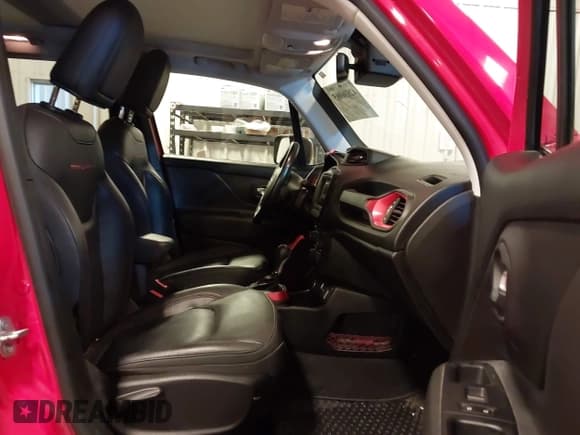 ✅ 2019 Jeep Renegade Trailhawk • VIN: ZACNJBC10KPK09686 • Лот: 42813376. Опубликован ранее на IAAI с пробегом 238 667 миль. Бесплатный доступ к архиву аукционных продаж из США и подробный отчёт об истории автомобиля на DreamBid. Изображение 5.