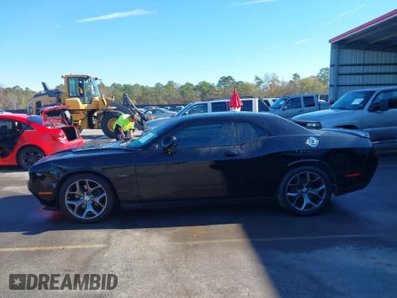 ✅ 2015 Dodge Challenger R/T • VIN: 2C3CDZAT5FH710678 • Lot: 43647121. Wystawiony na IAAI z przebiegiem 175 928 mil. Bezpłatny archiwum sprzedaży aukcyjnych z USA i szczegółowy raport historii pojazdu na DreamBid. Zdjęcie 14.