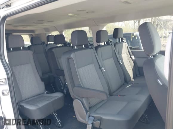✅ 2024 Ford Transit Passenger XL • VIN: 1FBAX2YG4RKA02384 • Lot: 41924074. Wystawiony na IAAI z przebiegiem 30 122 mil. Bezpłatny archiwum sprzedaży aukcyjnych z USA i szczegółowy raport historii pojazdu na DreamBid. Zdjęcie 8.