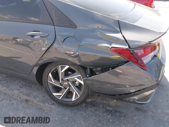 ✅ 2025 Hyundai Elantra SEL Sport • VIN: KMHLM4DG7SU020513 • Lot: 43218775. Listed on IAAI with 5,390 mi. Free auction sales archive from the USA and detailed vehicle history report at DreamBid. Image 6.