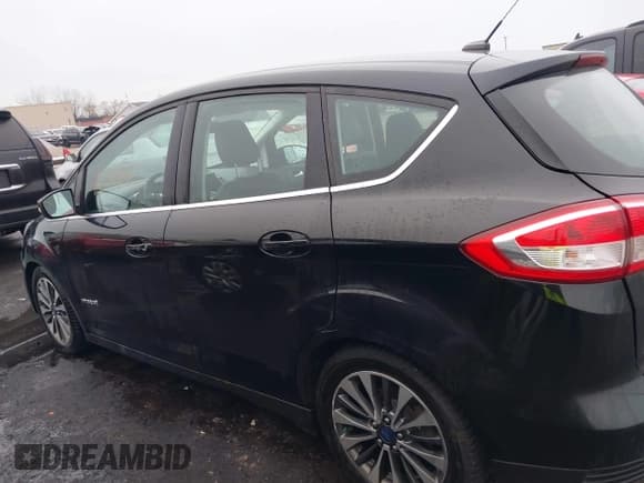 ✅ 2018 Ford C-Max Titanium • VIN: 1FADP5DU2JL104535 • Lot: 43709653. Wystawiony na IAAI z przebiegiem 102 432 mil. Bezpłatny archiwum sprzedaży aukcyjnych z USA i szczegółowy raport historii pojazdu na DreamBid. Zdjęcie 14.