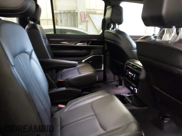 ✅ 2022 Jeep Wagoneer Series II • VIN: 1C4SJUBT5NS181161 • Lot: 41699742. Listed on IAAI with 44,363 mi. Free auction sales archive from the USA and detailed vehicle history report at DreamBid. Image 8.