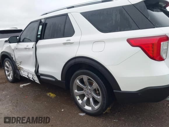 ✅ 2020 Ford Explorer Platinum • VIN: 1FM5K8HC3LGD16044 • Lot: 43529480. Wystawiony na IAAI z przebiegiem 70 677 mil. Bezpłatny archiwum sprzedaży aukcyjnych z USA i szczegółowy raport historii pojazdu na DreamBid. Zdjęcie 14.