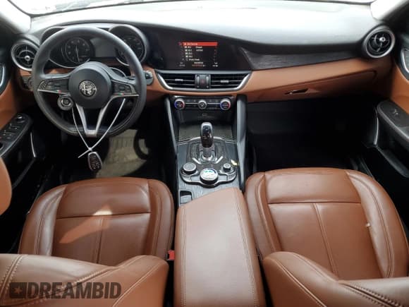 ✅ 2018 Alfa Romeo Giulia • VIN: ZARFAEDN7J7590223 • Лот: 49301005. Опубликован ранее на Copart с пробегом 113 535 миль. Бесплатный доступ к архиву аукционных продаж из США и подробный отчёт об истории автомобиля на DreamBid. Изображение 8.