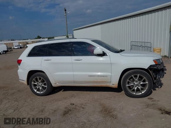 ✅ 2015 Jeep Grand Cherokee Summit • VIN: 1C4RJEJG5FC105296 • Lot: 43231201. Listed on IAAI with 124,311 mi. Free auction sales archive from the USA and detailed vehicle history report at DreamBid. Image 14.