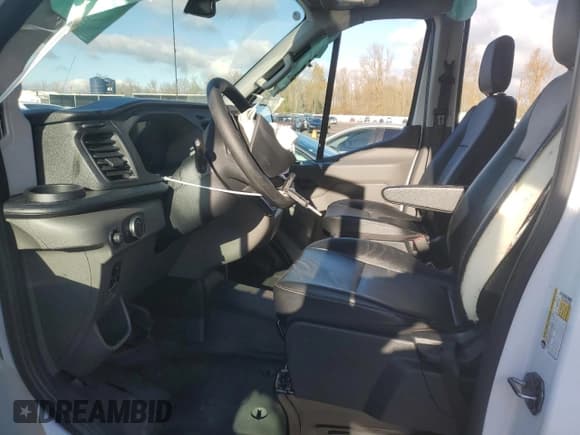 ✅ 2023 Ford Transit Cargo • VIN: 1FTBR1X8XPKB14862 • Lot: 83661874. Wystawiony na Copart z przebiegiem Nie podano. Bezpłatny archiwum sprzedaży aukcyjnych z USA i szczegółowy raport historii pojazdu na DreamBid. Zdjęcie 7.