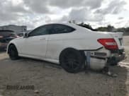 ✅ 2013 Mercedes-Benz C 250 • VIN: WDDGJ4HB4DG097490 • Lot: 58308455. Wystawiony na Copart z przebiegiem 130 067 mil. Bezpłatny archiwum sprzedaży aukcyjnych z USA i szczegółowy raport historii pojazdu na DreamBid. Zdjęcie 2.