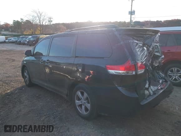 ✅ 2011 Toyota Sienna LE AAS • VIN: 5TDKK3DC2BS021747 • Lot: 38124275. Listed on IAAI with 210,465 mi. Free auction sales archive from the USA and detailed vehicle history report at DreamBid. Image 3.