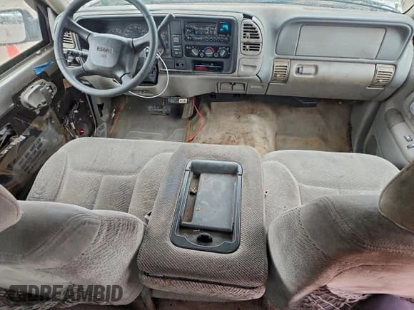 ✅ 1998 GMC Sierra 1500 • VIN: 2GTEC19R4W1515875 • Lot: 95008805. Wystawiony na Copart z przebiegiem 215 825 mil. Bezpłatny archiwum sprzedaży aukcyjnych z USA i szczegółowy raport historii pojazdu na DreamBid. Zdjęcie 8.