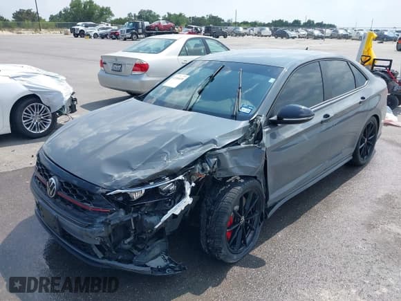 ✅ 2024 Volkswagen Jetta 40th Anniversary Edition • VIN: 3VW9T7BUXRM021579 • Lot: 42166630. Wystawiony na IAAI z przebiegiem 24 690 mil. Bezpłatny archiwum sprzedaży aukcyjnych z USA i szczegółowy raport historii pojazdu na DreamBid. Zdjęcie 2.