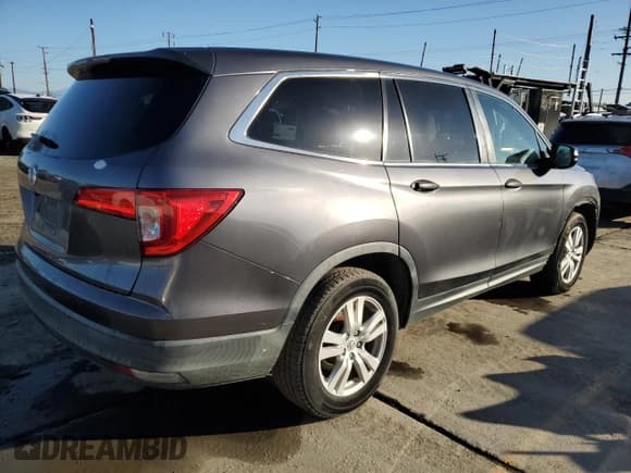 ✅ 2018 Honda Pilot LX • VIN: 5FNYF5H17JB033169 • Lot: 93358105. Wystawiony na Copart z przebiegiem 198 965 mil. Bezpłatny archiwum sprzedaży aukcyjnych z USA i szczegółowy raport historii pojazdu na DreamBid. Zdjęcie 3.