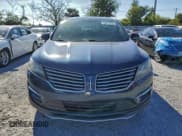 ✅ 2017 Lincoln MKC Premiere • VIN: 5LMCJ1D96HUL56510 • Lot: 93815395. Wystawiony na Copart z przebiegiem 147 047 mil. Bezpłatny archiwum sprzedaży aukcyjnych z USA i szczegółowy raport historii pojazdu na DreamBid. Zdjęcie 5.