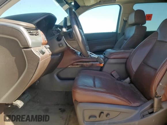 ✅ 2015 Chevrolet Tahoe LTZ • VIN: 1GNSCCKC6FR298199 • Lot: 90395885. Wystawiony na Copart z przebiegiem Nie podano. Bezpłatny archiwum sprzedaży aukcyjnych z USA i szczegółowy raport historii pojazdu na DreamBid. Zdjęcie 7.