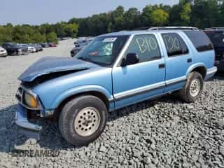 1997 Chevrolet Blazer LS z VIN 1GNDT13W7V2156165, wystawiony jako Copart lot #66759394 z przebiegiem 170 046 mil mil oraz Szkoda całkowita • Salvage title. Historia ofert i sprzedaży dostępna na DreamBid. Obrazek 1.