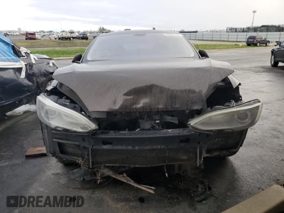 ✅ 2013 Tesla Model S • VIN: 5YJSA1CN7DFP25010 • Lot: 89883185. Wystawiony na Copart z przebiegiem Nie podano. Bezpłatny archiwum sprzedaży aukcyjnych z USA i szczegółowy raport historii pojazdu na DreamBid. Zdjęcie 5.