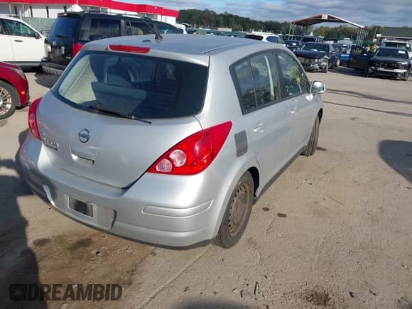 ✅ 2011 Nissan Versa S • VIN: 3N1BC1CP5BL480186 • Лот: 43457951. Опубликован ранее на IAAI с пробегом 91 822 миль. Бесплатный доступ к архиву аукционных продаж из США и подробный отчёт об истории автомобиля на DreamBid. Изображение 4.