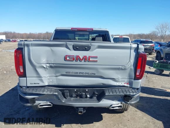 ✅ 2025 GMC Sierra 1500 AT4 • VIN: 3GTUUEELXSG138620 • Лот: 41805574. Опубликован ранее на IAAI с пробегом 13 056 миль. Бесплатный доступ к архиву аукционных продаж из США и подробный отчёт об истории автомобиля на DreamBid. Изображение 16.