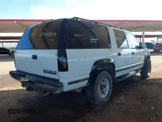 1995 Chevrolet Suburban z VIN 1GNGK26N4SJ358343, wystawiony jako IAAI lot #43271531 z przebiegiem Nie podano mil oraz . Historia ofert i sprzedaży dostępna na DreamBid. Obrazek 4.