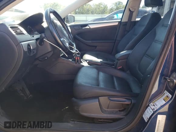 ✅ 2011 Volkswagen Jetta SEL • VIN: 3VWLX7AJ6BM079020 • Lot: 85310235. Wystawiony na Copart z przebiegiem 98 558 mil. Bezpłatny archiwum sprzedaży aukcyjnych z USA i szczegółowy raport historii pojazdu na DreamBid. Zdjęcie 7.