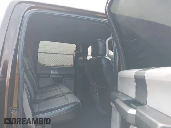 ✅ 2017 Ford F-250 Lariat • VIN: 1FT7W2BTXHEF51471 • Lot: 43241276. Wystawiony na IAAI z przebiegiem 110 887 mil. Bezpłatny archiwum sprzedaży aukcyjnych z USA i szczegółowy raport historii pojazdu na DreamBid. Zdjęcie 8.