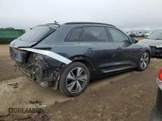✅ 2024 Audi Q8 e-tron Premium • VIN: WA14AAGE5RB027891 • Лот: 48788665. Опубликован ранее на Copart с пробегом 16 119 миль. Бесплатный доступ к архиву аукционных продаж из США и подробный отчёт об истории автомобиля на DreamBid. Изображение 3.