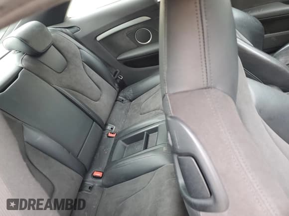 ✅ 2015 Audi S5 Premium Plus • VIN: WAUGGAFR3FA005148 • Lot: 52373864. Wystawiony na Copart z przebiegiem 139 866 mil. Bezpłatny archiwum sprzedaży aukcyjnych z USA i szczegółowy raport historii pojazdu na DreamBid. Zdjęcie 10.