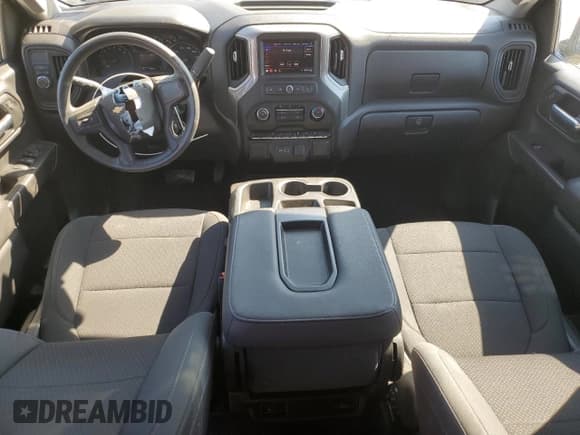 ✅ 2021 Chevrolet Silverado 1500 Custom • VIN: 3GCPWBEK4MG310558 • Lot: 76050984. Wystawiony na Copart z przebiegiem 54 277 mil. Bezpłatny archiwum sprzedaży aukcyjnych z USA i szczegółowy raport historii pojazdu na DreamBid. Zdjęcie 8.