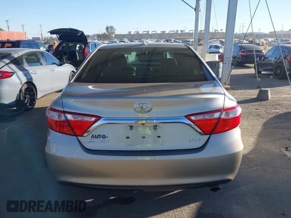 ✅ 2017 Toyota Camry SE • VIN: 4T1BF1FK6HU724541 • Lot: 43561295. Listed on IAAI with 79,571 mi. Free auction sales archive from the USA and detailed vehicle history report at DreamBid. Image 16.