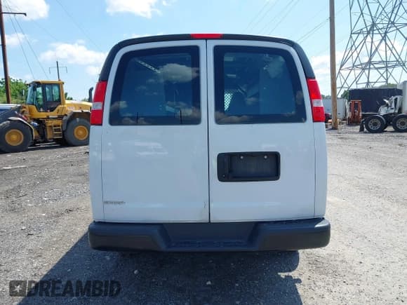 ✅ 2022 Chevrolet Express Cargo • VIN: 1GCWGAFP3N1199384 • Lot: 42524382. Listed on IAAI with 28,525 mi. Free auction sales archive from the USA and detailed vehicle history report at DreamBid. Image 16.
