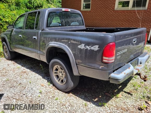 ✅ 2004 Dodge Dakota Sport • VIN: 1D7HG38K74S685426 • Lot: 42567316. Wystawiony na IAAI z przebiegiem 187 325 mil. Bezpłatny archiwum sprzedaży aukcyjnych z USA i szczegółowy raport historii pojazdu na DreamBid. Zdjęcie 4.