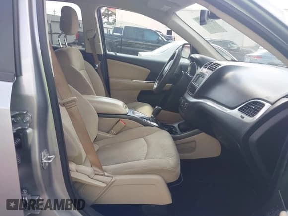 ✅ 2019 Dodge Journey SE Value • VIN: 3C4PDCAB8KT841400 • Lot: 42683969. Wystawiony na IAAI z przebiegiem 80 591 mil. Bezpłatny archiwum sprzedaży aukcyjnych z USA i szczegółowy raport historii pojazdu na DreamBid. Zdjęcie 5.