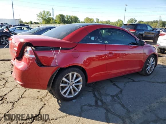 ✅ 2013 Volkswagen Eos Sport • VIN: WVWBW8AH8DV006941 • Lot: 70448095. Wystawiony na Copart z przebiegiem 81 669 mil. Bezpłatny archiwum sprzedaży aukcyjnych z USA i szczegółowy raport historii pojazdu na DreamBid. Zdjęcie 3.