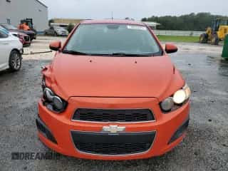 2013 Chevrolet Sonic LT z VIN 1G1JC6SHXD4142896, wystawiony jako Copart lot #75015374 z przebiegiem 150 472 mil mil oraz Szkoda całkowita • Salvage title. Historia ofert i sprzedaży dostępna na DreamBid. Obrazek 5.