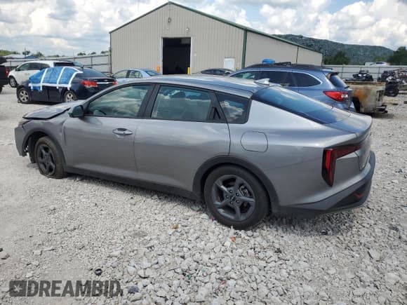 ✅ 2025 Kia K4 LXS • VIN: 3KPFT4DE3SE028190 • Лот: 67964975. Опубликован ранее на Copart с пробегом 13 333 миль. Бесплатный доступ к архиву аукционных продаж из США и подробный отчёт об истории автомобиля на DreamBid. Изображение 2.