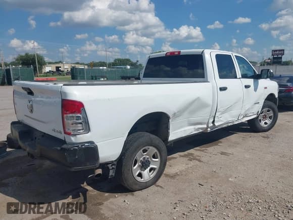 ✅ 2021 Ram 2500 Tradesman • VIN: 3C6UR5HJ7MG597531 • Lot: 42984126. Wystawiony na IAAI z przebiegiem 101 045 mil. Bezpłatny archiwum sprzedaży aukcyjnych z USA i szczegółowy raport historii pojazdu na DreamBid. Zdjęcie 4.