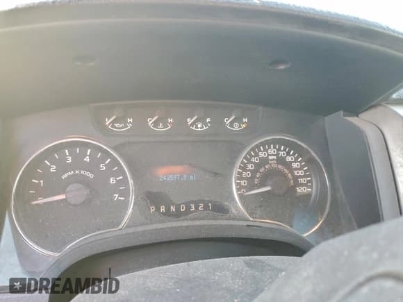 ✅ 2011 Ford F-150 XL • VIN: 1FTFX1CT1BFC72140 • Лот: 96550805. Опубликован ранее на Copart с пробегом 243 597 миль. Бесплатный доступ к архиву аукционных продаж из США и подробный отчёт об истории автомобиля на DreamBid. Изображение 9.