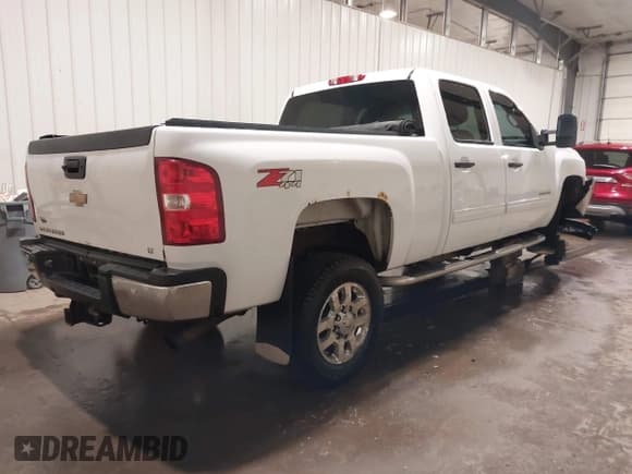✅ 2011 Chevrolet Silverado 2500HD LT • VIN: 1GC1KXCG0BF190396 • Лот: 42008385. Опубликован ранее на IAAI с пробегом 193 545 миль. Бесплатный доступ к архиву аукционных продаж из США и подробный отчёт об истории автомобиля на DreamBid. Изображение 4.