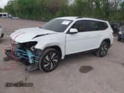 ✅ 2024 Volkswagen Atlas SE • VIN: 1V2HR2CA2RC604880 • Lot: 42134511. Listed on IAAI with 11,993 mi. Free auction sales archive from the USA and detailed vehicle history report at DreamBid. Image 2.