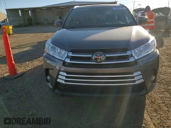 ✅ 2017 Toyota Highlander XLE • VIN: 5TDJZRFH7HS441483 • Lot: 90866745. Wystawiony na Copart z przebiegiem 86 728 mil. Bezpłatny archiwum sprzedaży aukcyjnych z USA i szczegółowy raport historii pojazdu na DreamBid. Zdjęcie 14.