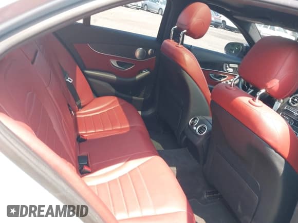 ✅ 2016 Mercedes-Benz C 300 Luxury • VIN: 55SWF4KB5GU166944 • Лот: 42405654. Опубликован ранее на IAAI с пробегом 82 862 миль. Бесплатный доступ к архиву аукционных продаж из США и подробный отчёт об истории автомобиля на DreamBid. Изображение 8.