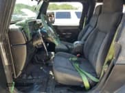 ✅ 2004 Jeep Wrangler Rubicon • VIN: 1J4FA69S74P769357 • Lot: 65425525. Wystawiony na Copart z przebiegiem 125 486 mil. Bezpłatny archiwum sprzedaży aukcyjnych z USA i szczegółowy raport historii pojazdu na DreamBid. Zdjęcie 7.