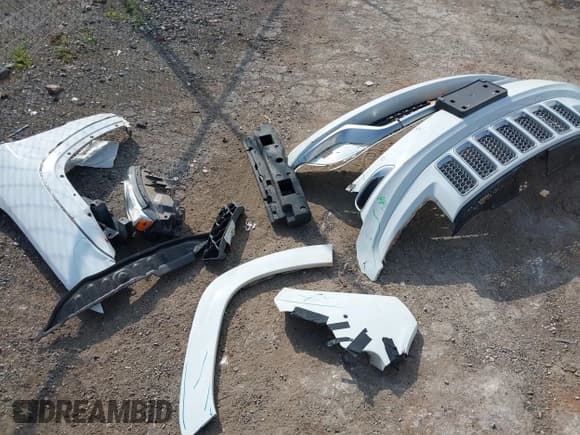 ✅ 2015 Jeep Grand Cherokee Summit • VIN: 1C4RJEJG5FC105296 • Lot: 43231201. Listed on IAAI with 124,311 mi. Free auction sales archive from the USA and detailed vehicle history report at DreamBid. Image 12.