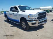 ✅ 2023 Ram 2500 Lone Star • VIN: 3C6UR5DLXPG613278 • Лот: 42104232. Опубликован ранее на IAAI с пробегом 57 900 миль. Бесплатный доступ к архиву аукционных продаж из США и подробный отчёт об истории автомобиля на DreamBid. Изображение 1.