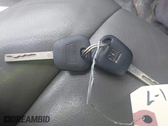 ✅ 2015 Chevrolet Express Cargo • VIN: 1GCWGFCF6F1143899 • Lot: 42993006. Wystawiony na IAAI z przebiegiem 151 900 mil. Bezpłatny archiwum sprzedaży aukcyjnych z USA i szczegółowy raport historii pojazdu na DreamBid. Zdjęcie 11.