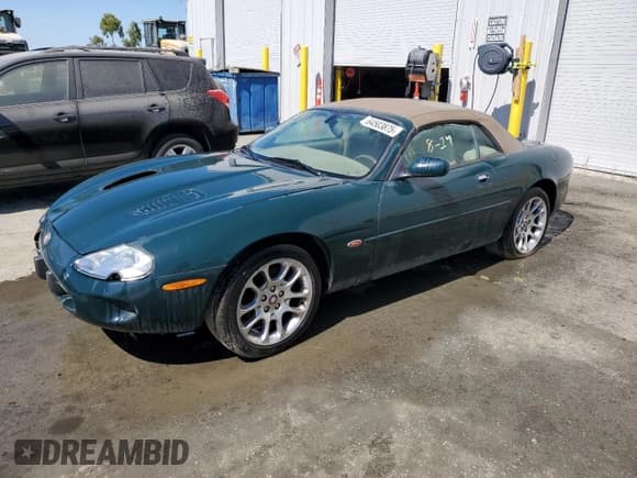✅ 2000 Jaguar XK • VIN: SAJJA42B5YPA06990 • Лот: 64503875. Опубликован ранее на Copart с пробегом Не указан. Бесплатный доступ к архиву аукционных продаж из США и подробный отчёт об истории автомобиля на DreamBid. Изображение 1.