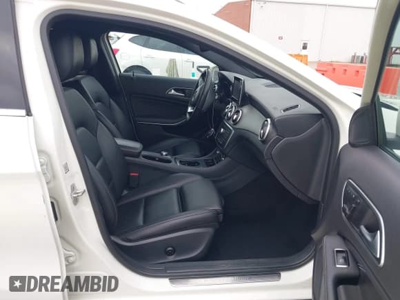 ✅ 2017 Mercedes-Benz GLA 250 • VIN: WDCTG4EBXHJ324468 • Lot: 42160243. Wystawiony na IAAI z przebiegiem 137 652 mil. Bezpłatny archiwum sprzedaży aukcyjnych z USA i szczegółowy raport historii pojazdu na DreamBid. Zdjęcie 5.