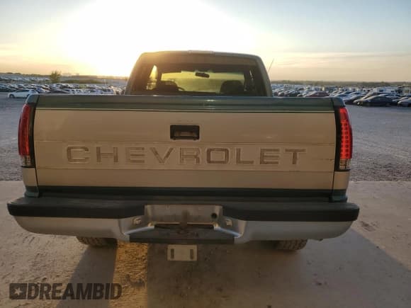 ✅ 1997 Chevrolet Silverado 1500 • VIN: 1GCEK19R9VE197820 • Лот: 84001185. Опубликован ранее на Copart с пробегом 193 957 миль. Бесплатный доступ к архиву аукционных продаж из США и подробный отчёт об истории автомобиля на DreamBid. Изображение 6.